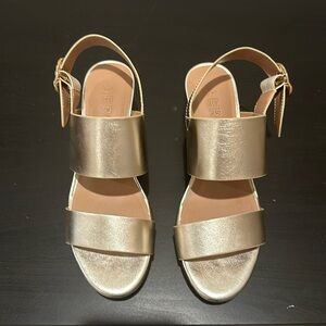 Aerosols gold Metallic Platform Sandals Size 8